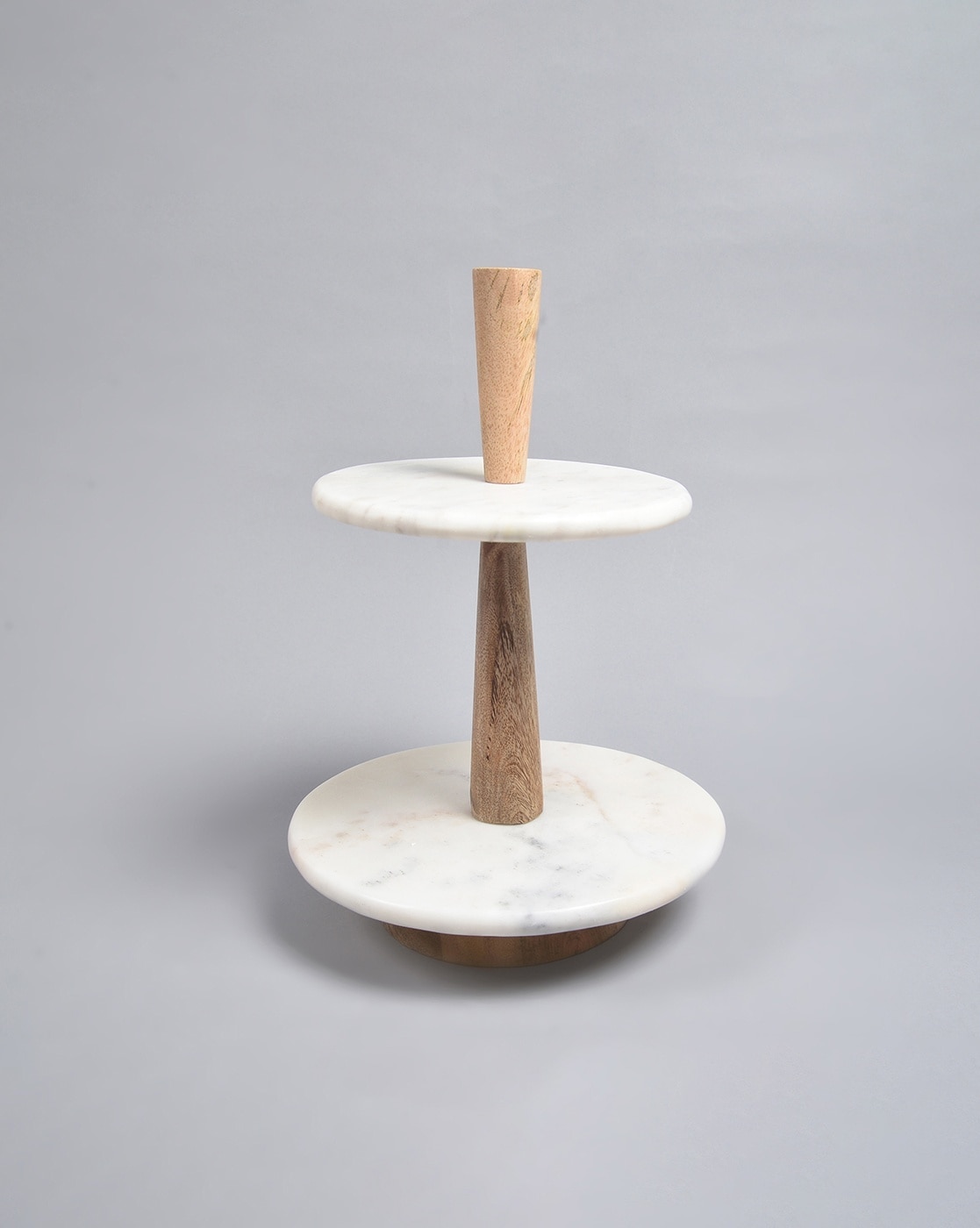 White Marble Cake Stand with Black Base FiammettaV Home Collection |  Artemest