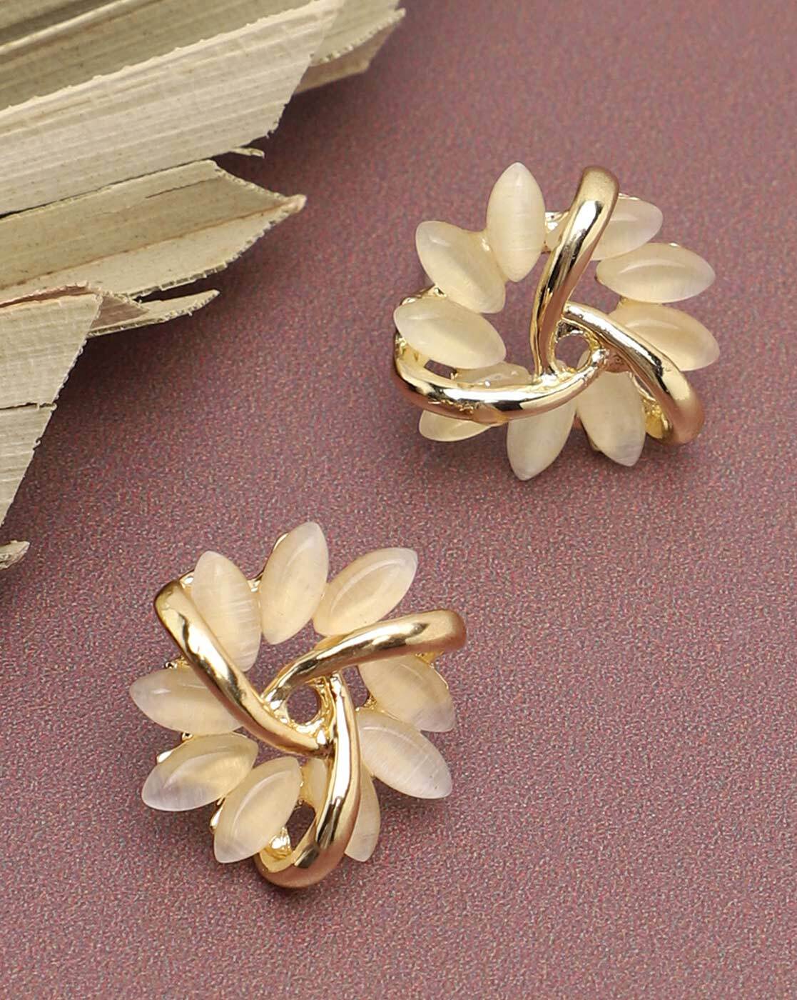 Golden 5 Petal Flower Earrings worn by Sonam Kapoor – Suhani Pittie