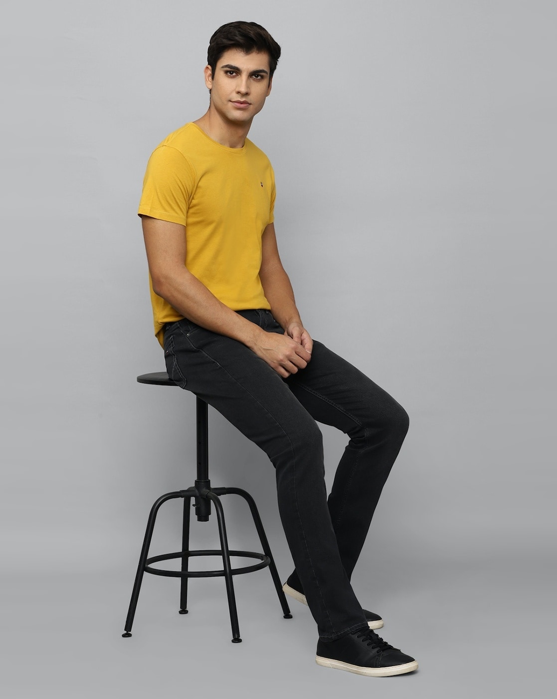 Black jeans clearance yellow shirt