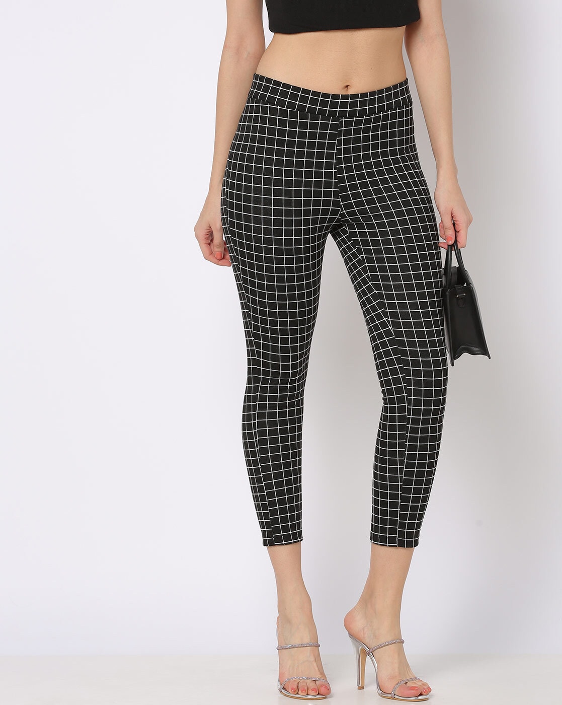 Buy DressBerry Women Black & White Regular Fit Checked Joggers - Trousers  for Women 2332070 | Myntra