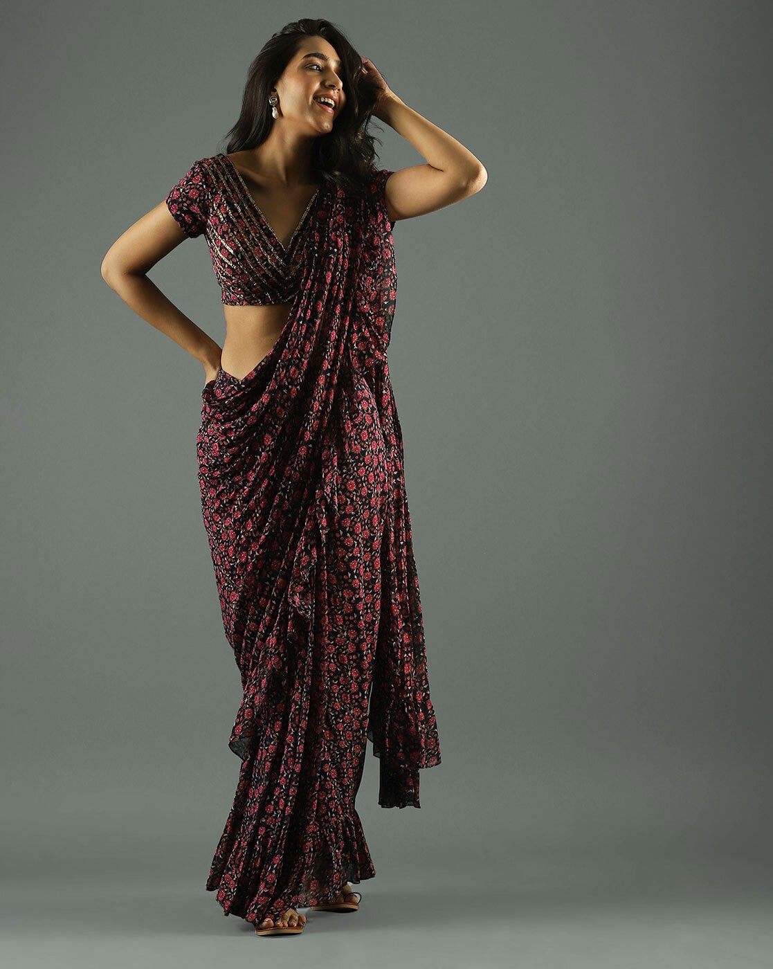 Red Embroidered Saree Set Design by Ri Ritu Kumar at Pernia's Pop Up Shop  2023