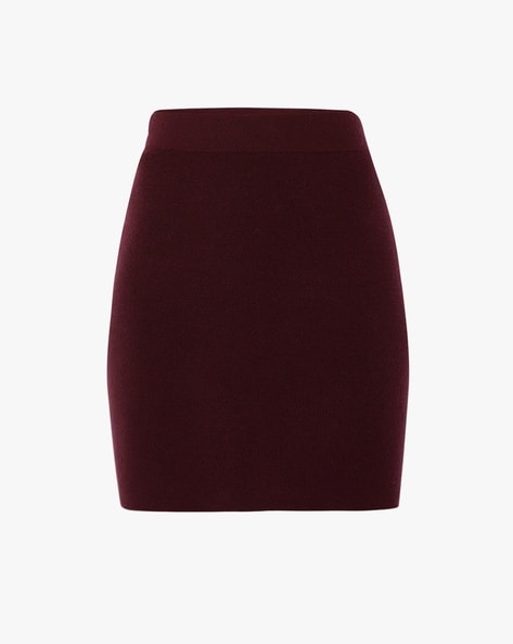 Maroon skirt with outlet buttons