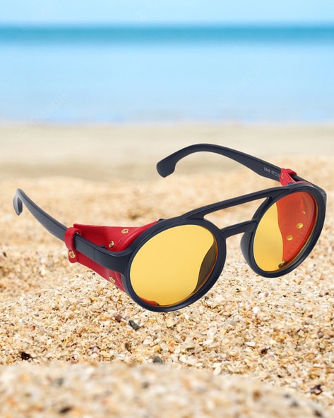 Beach sea and sky reflection sunglasses Royalty Free Vector