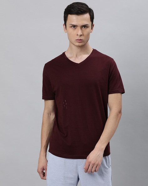 Plain maroon t shop shirt v neck