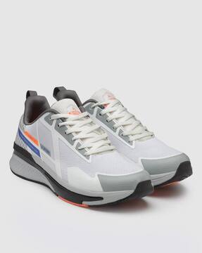 cross training shoes mid top