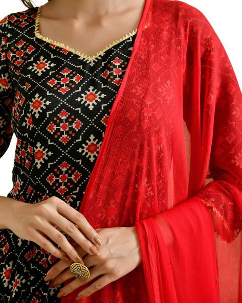 Black Dress And Red Dupatta Dress Designs,Black Dress For Women,Black  Shalwar Kameez Pictures 2021 - YouTube