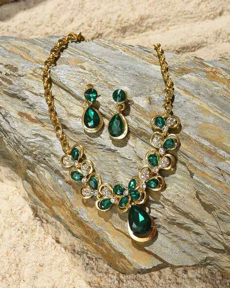 Amazon.com: Andelaisi Boho Emerald Necklace Choker Vintage Square Green  Crystal Necklace Green Emerald Choker Necklace Punk Gold Curb Chain Necklace  Jewelry for Women and Girls: Clothing, Shoes & Jewelry