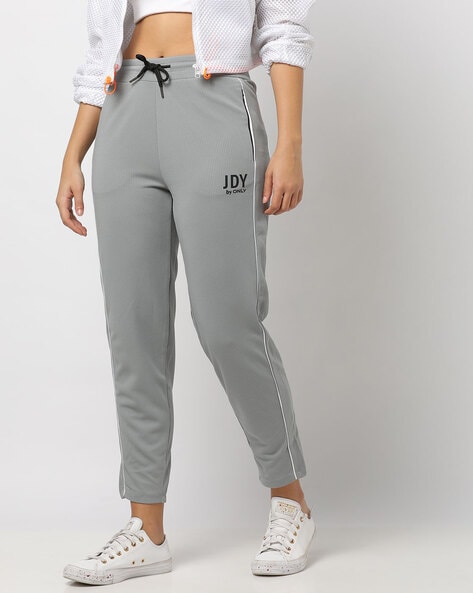 grey tracksuit pants outfit
