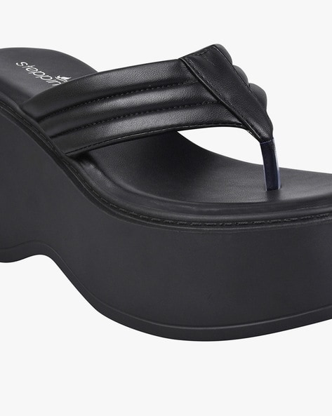 BCBGeneration Quo Thong Wedge Sandals in Black | Lyst