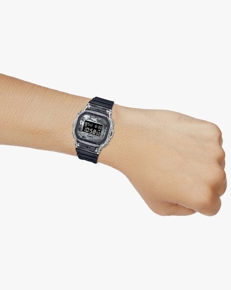 Dw 5600 best sale on wrist