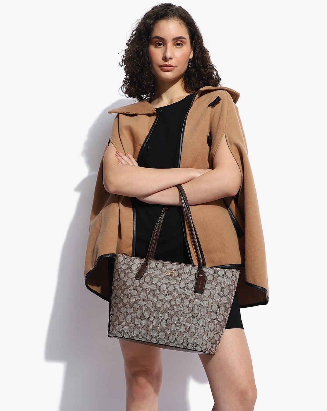 Style Hunter: Donna's designer tote on 'Suits'
