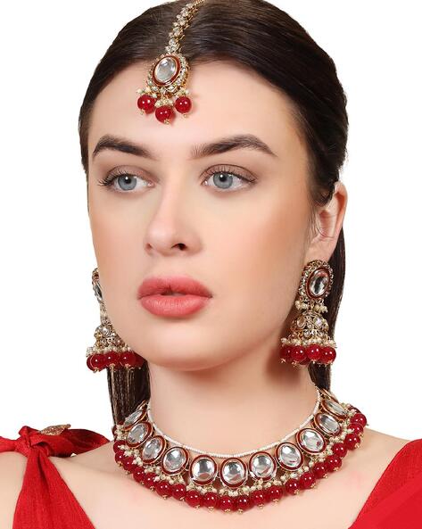 Portrait of Beautiful Indian Girl in Saree. Young Hindu Woman Model with  Kundan Golden Jewelry Set Stock Image - Image of bollywood, hinduism:  186372403