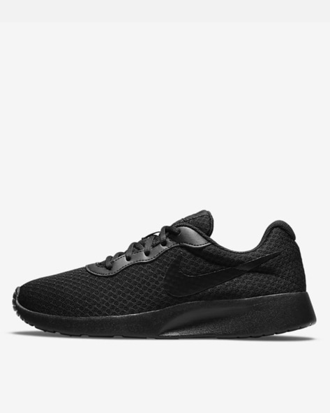 Nike tanjun trainers sales womens black