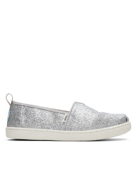 Ijdelheid Minst Rubber Buy Silver Casual Shoes for Girls by Toms Online | Ajio.com