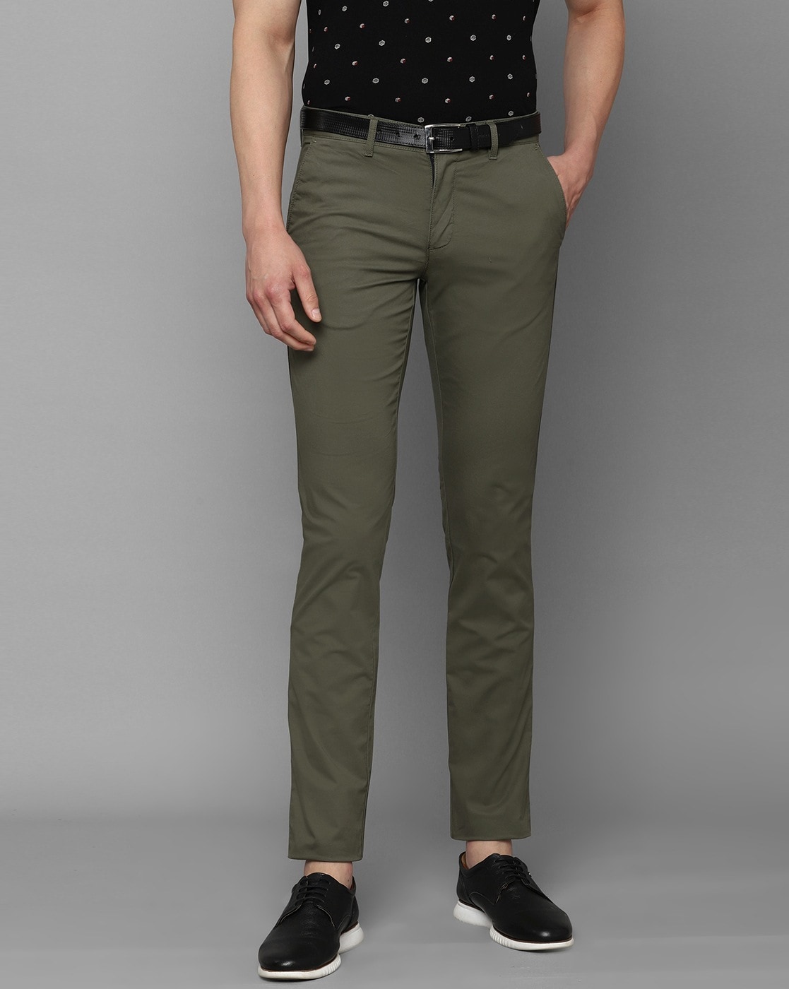 Buy Men Khaki Slim Fit Solid Flat Front Formal Trousers Online - 743320 | Louis  Philippe