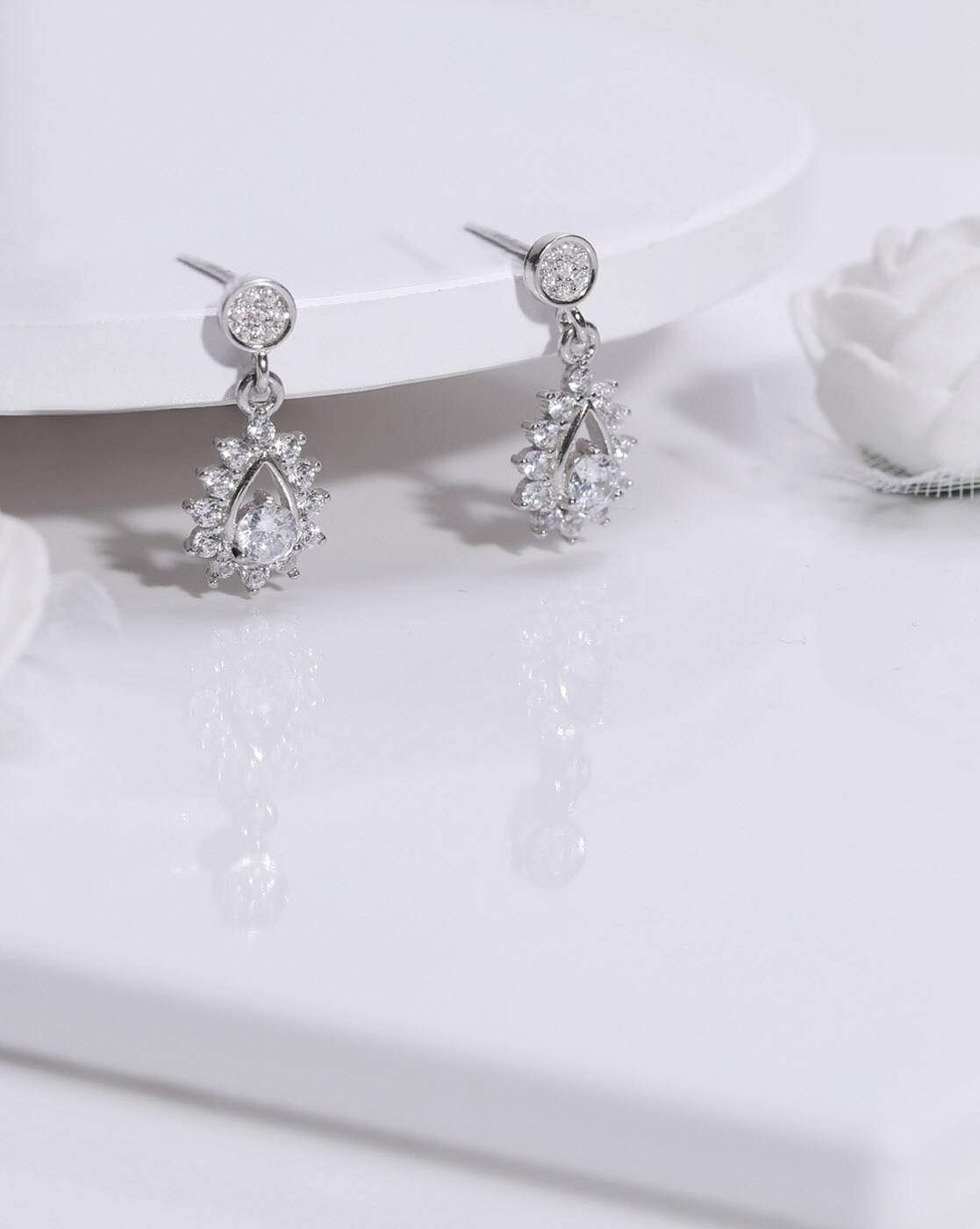 IMOGEN - LONG PEARL CHAIN WEDDING EARRINGS - SILVER – AMELIE GEORGE PTY LTD