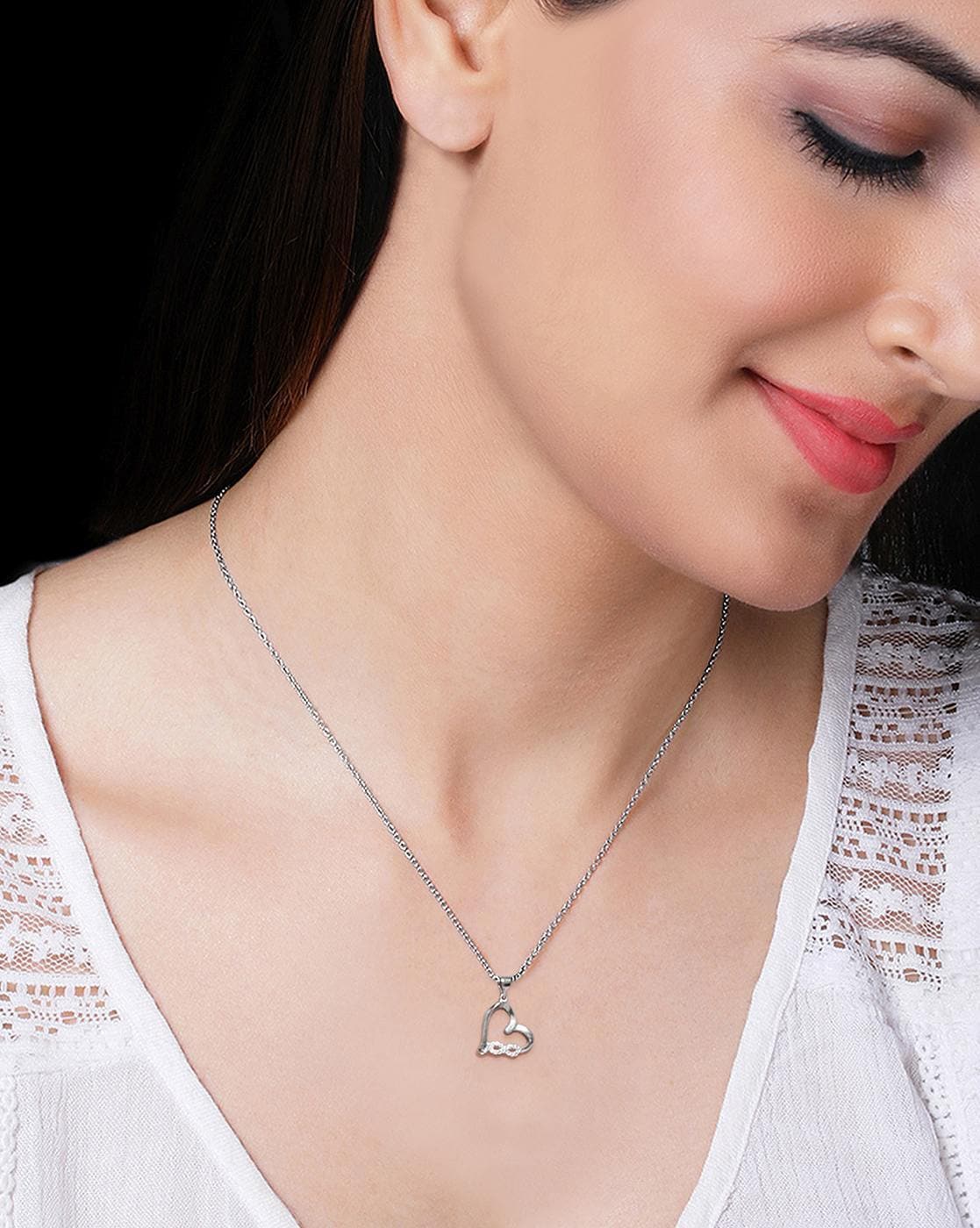 Neha kakkar rose gold deals heart pendant with link chain