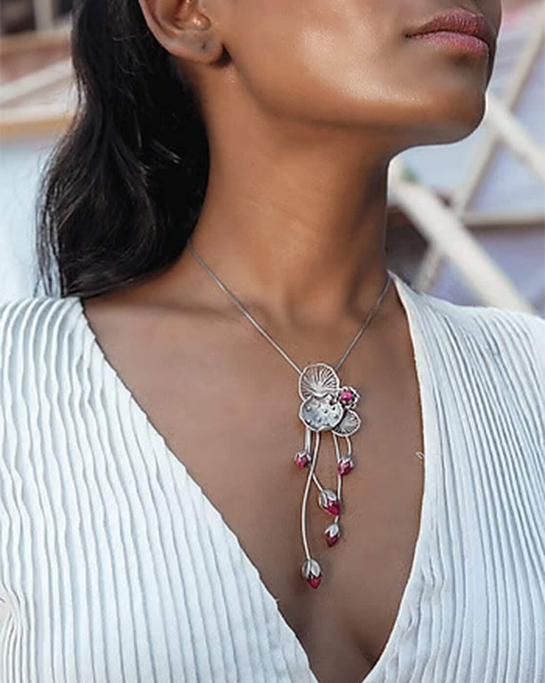 Shaya by CaratLane Necklaces and Chokers : Buy Shaya by CaratLane The  Shopaholic Bag Charm Necklace Online