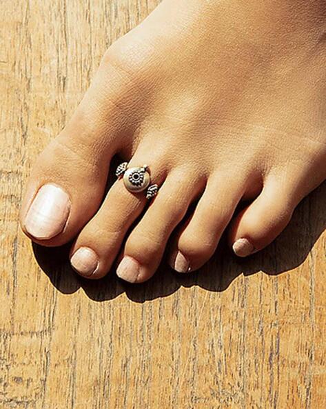 Antique toe deals rings online