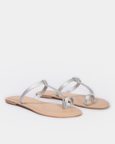 Kim Sandal – Sarah Flint