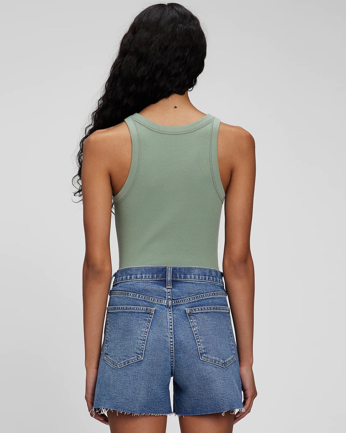 Gap high neck clearance tank