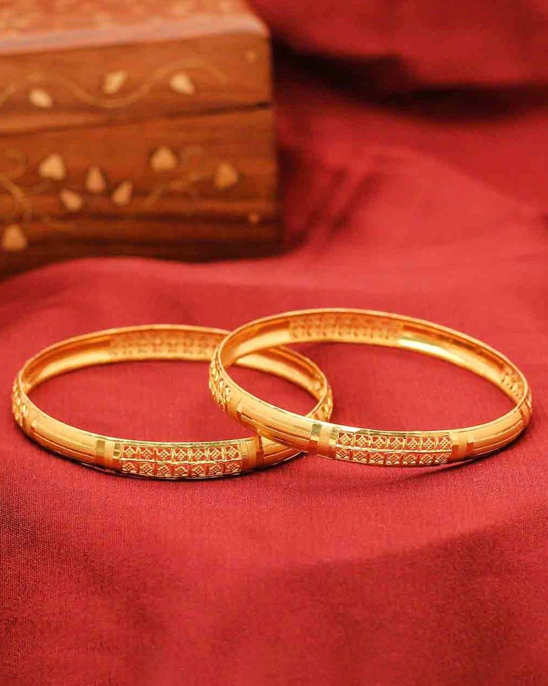 Waman Hari Pethe Sons - Beautiful & elegant #GoldBracelet from our gleaming  collection. #jewelerycollection #indianjewellery #jewellerylove #marathi  #traditionaljewellery #goldjewellery #ethnicjewellery #wedding  #indianwedding #bracelet #diamondbraclet ...