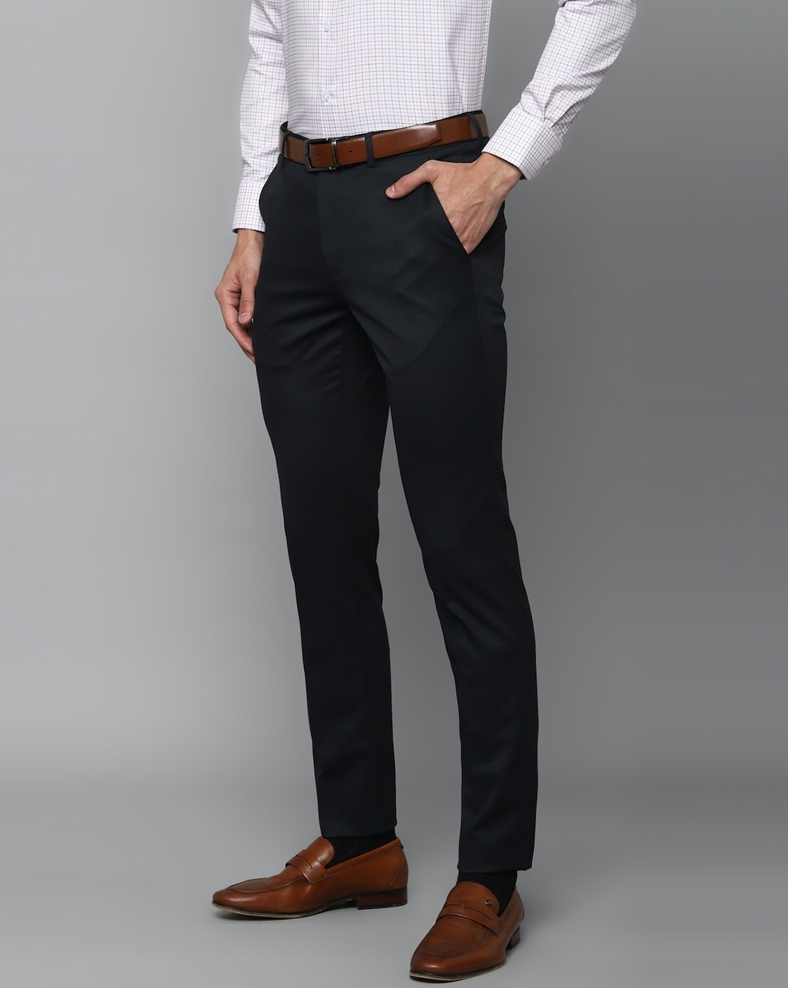 Buy Men Black Classic Fit Solid Pleated Formal Trousers Online - 661469 | Louis  Philippe