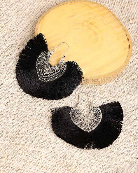 Feather earrings with english lock - black with gold colour fitting - Feather  earrings - E-STORE - Mārītes smukumlietiņas