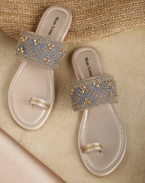 Women's flat outlet sandals on myntra