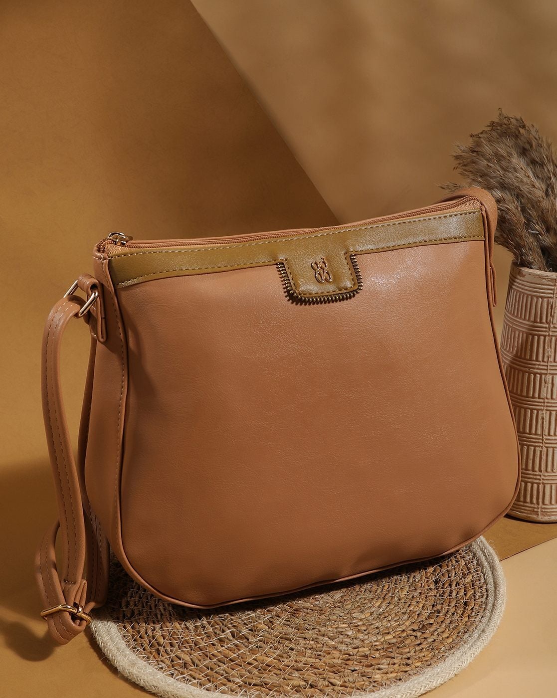 Buy women's latest and Stylish handbags. Buy Online