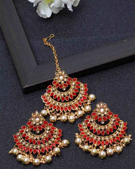 Rubans Offers Finest Quality Earrings Collection Online.