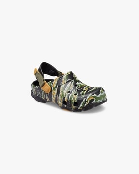 Max 5 hotsell camo crocs