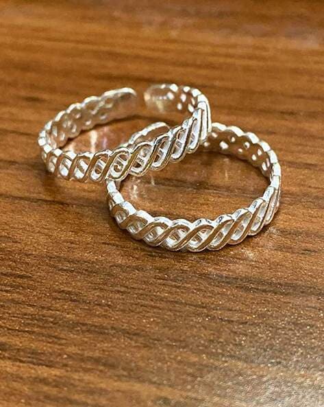 Share 107+ silver toe rings best