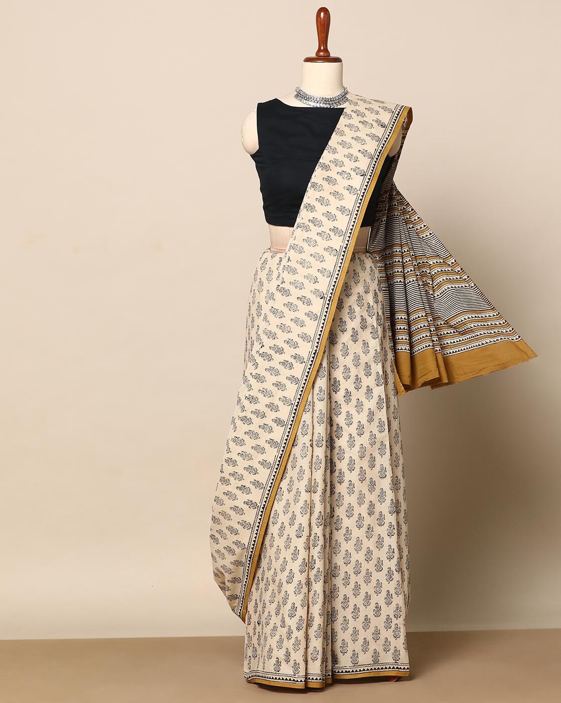 Buy Green Sarees for Women by Karagiri Online | Ajio.com