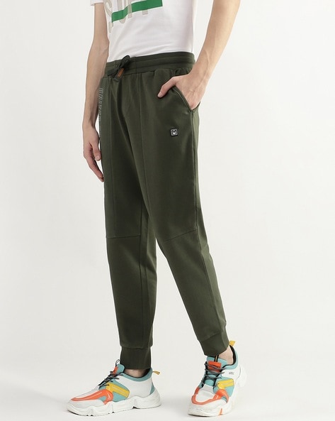 Buy United Colors Of Benetton Men Olive Green Slim Fit Chino Trousers -  Trousers for Men 386968 | Myntra