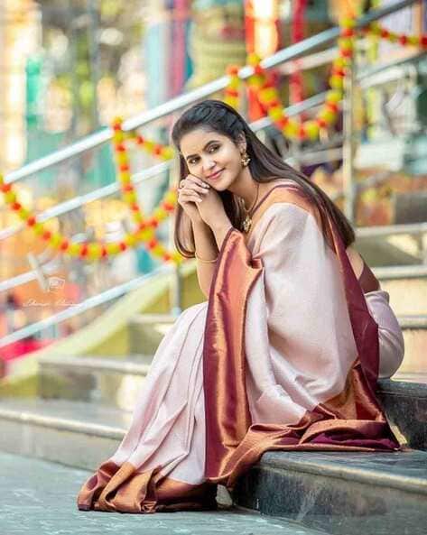 Poses in saree: Nauvari saree poses for Instagram-worthy pics (Standing and  Sitting) – News9Live