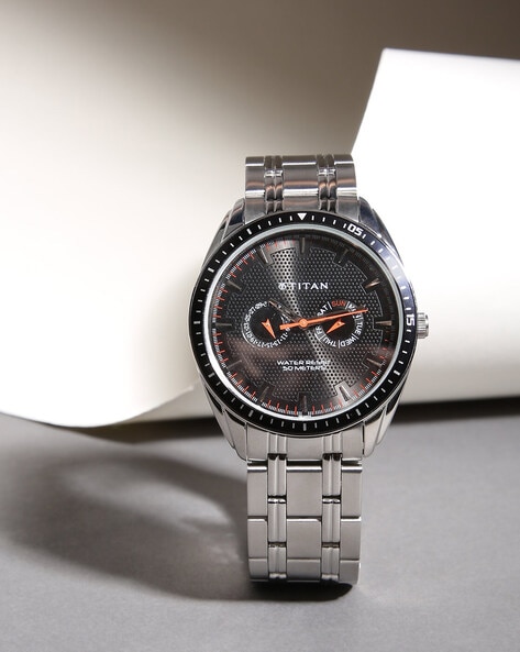 Titan 1582saa best sale watch price