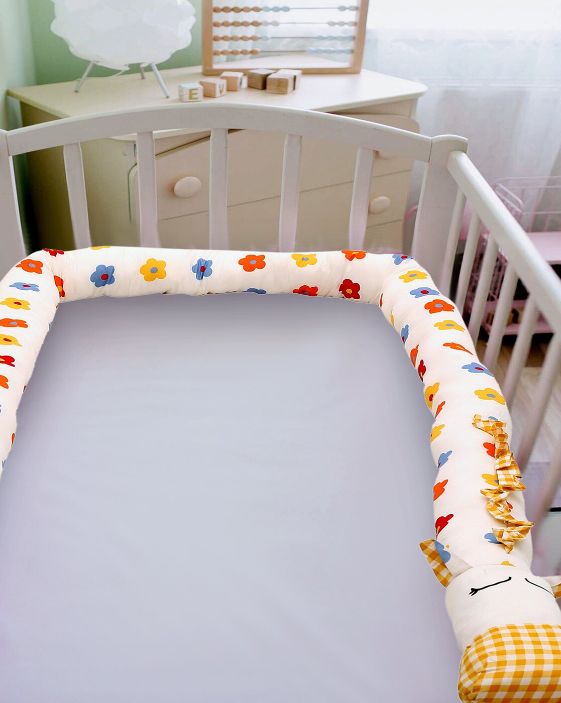 Cream top crib bumper