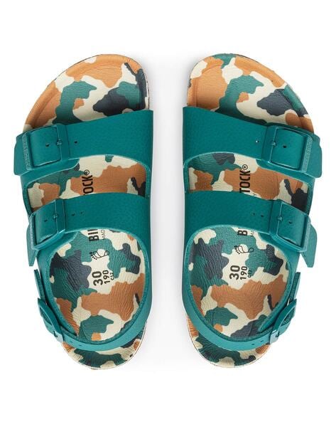 Boys best sale camo sandals