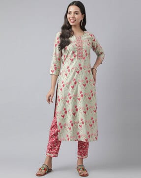 https://www.ajio.com/women-ethnic-wear/c/830303