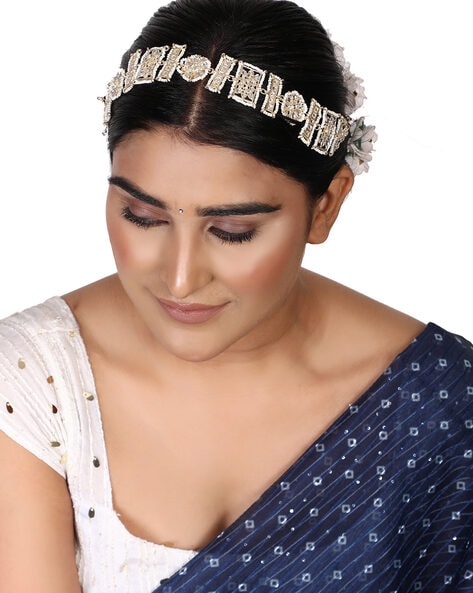 Trending Bridal Matha Patti Designs for Every Face Type | Bridal hairstyle  indian wedding, Bridal hair jewelry head pieces, Scarf hairstyles