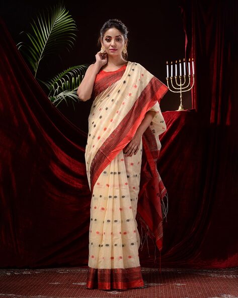 Latest Classic White Sarees With Red Border Served With a Twist!