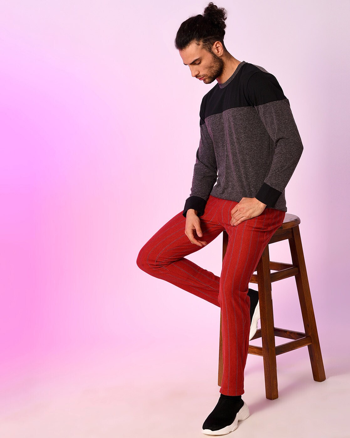 Red trousers male hi-res stock photography and images - Page 9 - Alamy