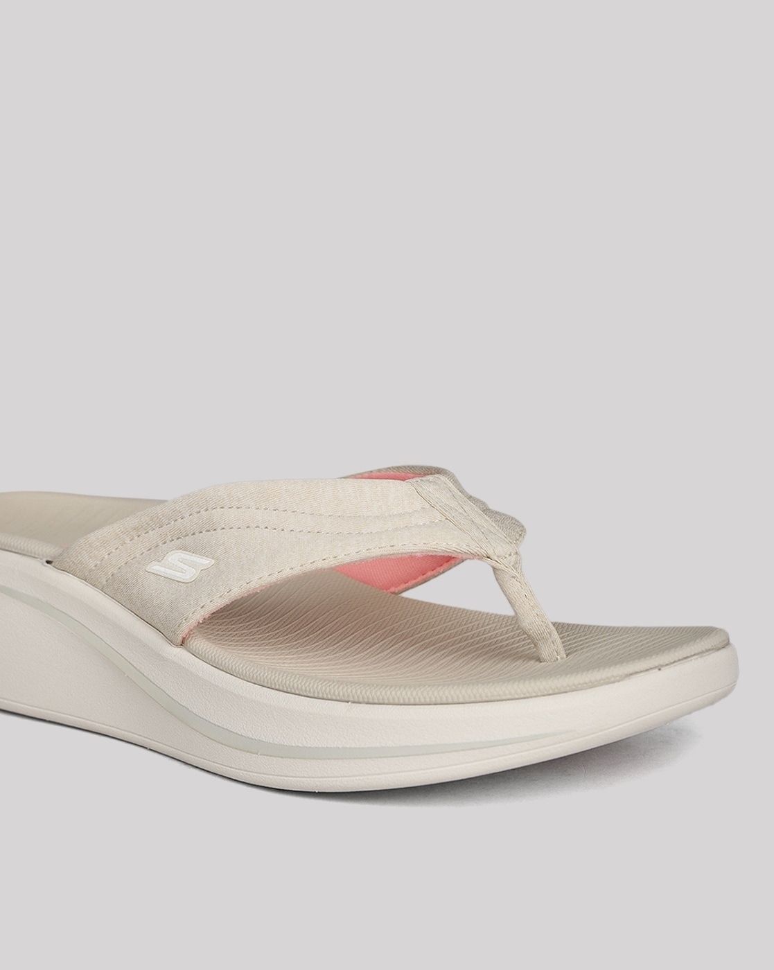 krystal Glow Salg Buy Beige Flip Flop & Slippers for Women by Skechers Online | Ajio.com