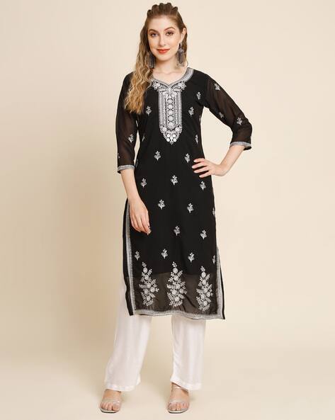 VIVERA Embroidered V-Neck Straight Kurta