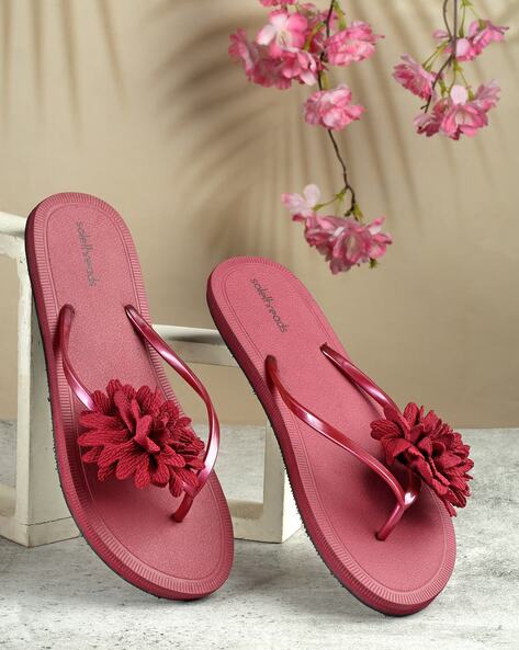 Flip flops with flowers on them online