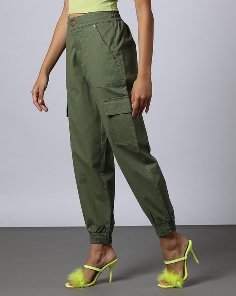 Y2K Cargo Pants Are Back, Baby! 5 Trendy Outfit Ideas - The Mom Edit