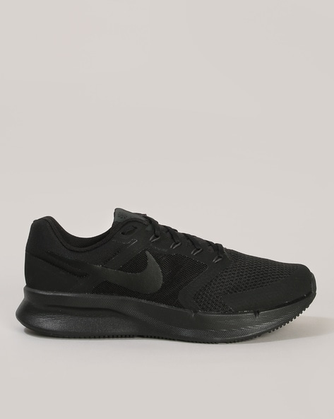 Nike black sports clearance shoes