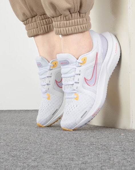 Womens nike white deals running shoes