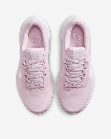 Pale pink store nike shoes